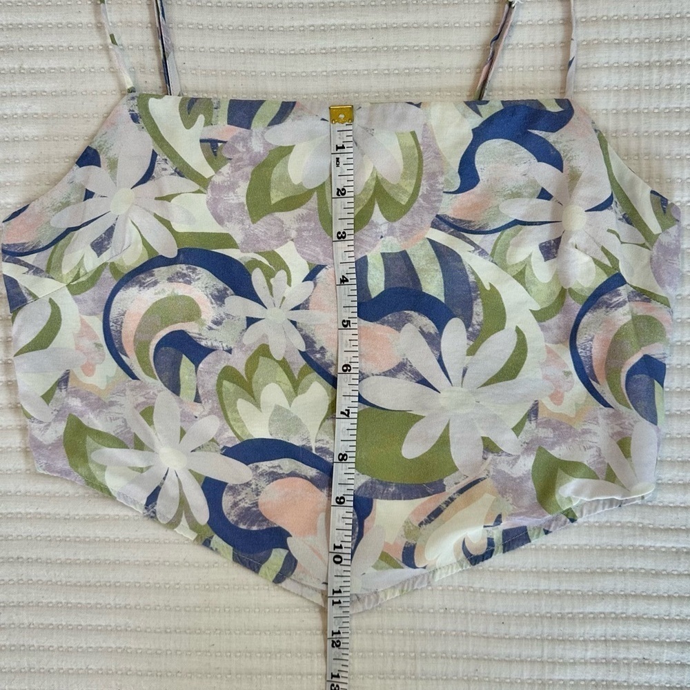 LULU AND ROSE Inez Scarf Crop Top - Picture 9 of 10